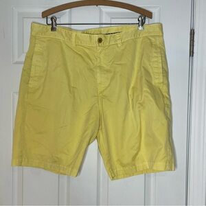 ROBERT GRAHAM cotton flat-front yellow chino shorts - size 38